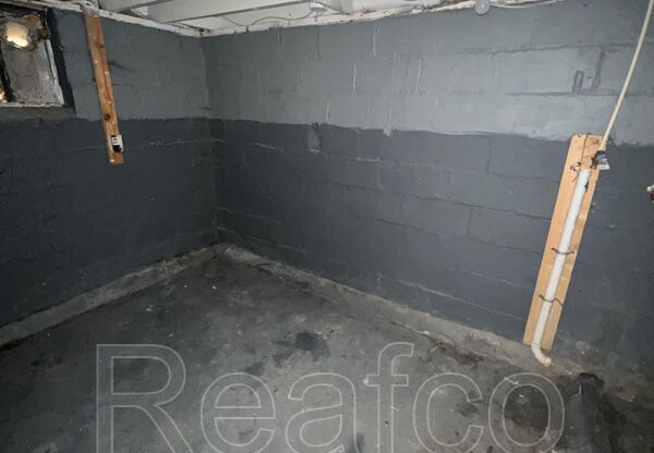 2374 LINDEN AVE