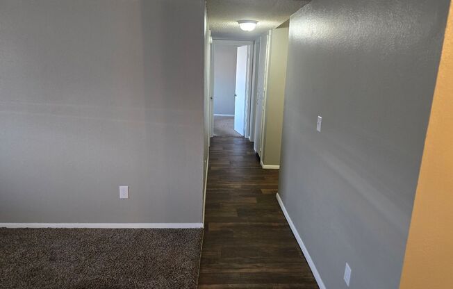 2 beds, 1 bath, 885 sqft, $750, Unit 111