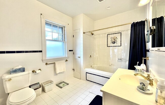 4 beds, 2.5 baths, 2,453 sqft, $5,600