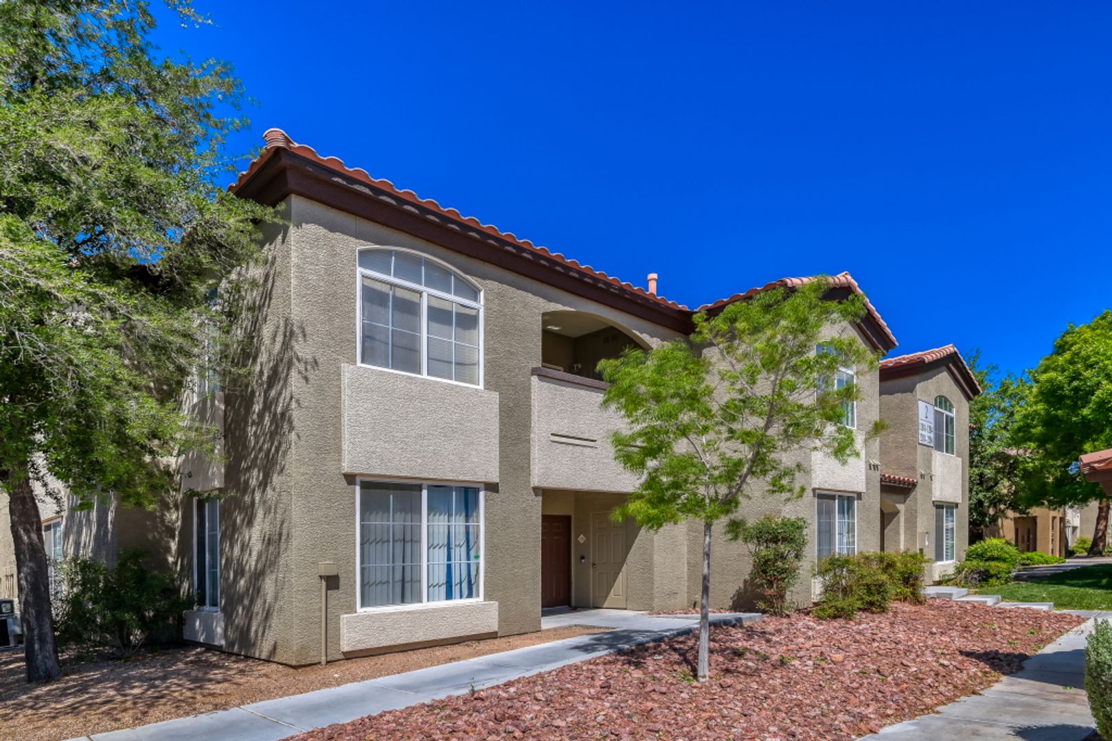 Stylish 3-Bedroom Guard-Gated Condo Near the Las Vegas Strip