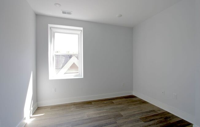 2 beds, 2 baths, 912 sqft, $1,675, Unit 306