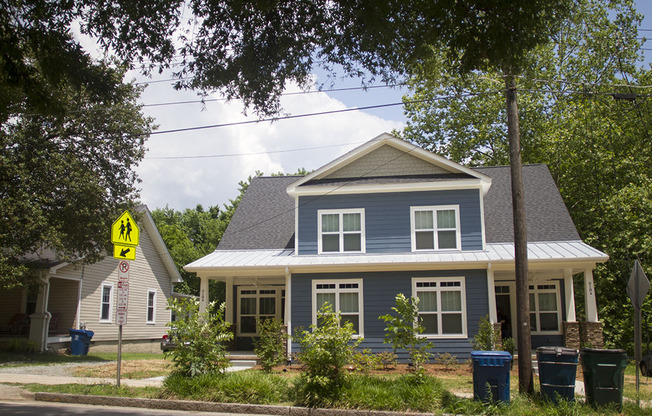 Spacious duplex on 9th St! Live in the heart of Old West Durham!