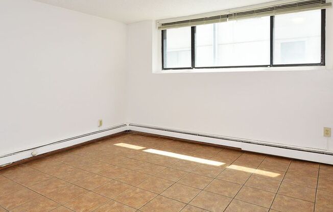 1 bed, 1 bath, 420 sqft, $950, Unit 1 - B4