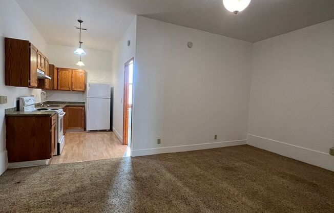 2 beds, 1 bath, 868 sqft, $850, Unit 605 1st Ave North #312