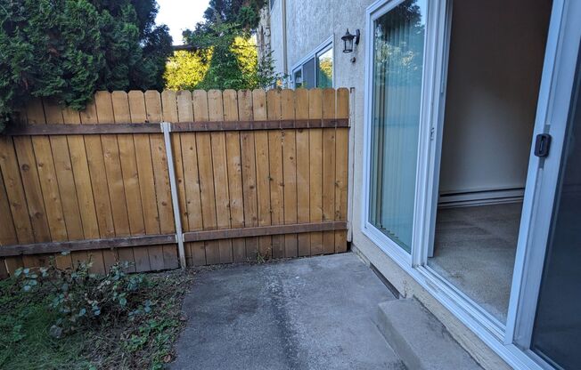 2 beds, 2 baths, 900 sqft, $1,525, Unit #24