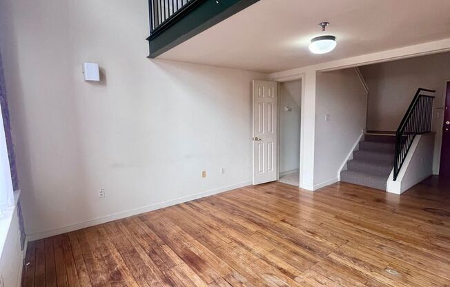 1 bed, 1.5 baths, $1,275, Unit Apt. 204