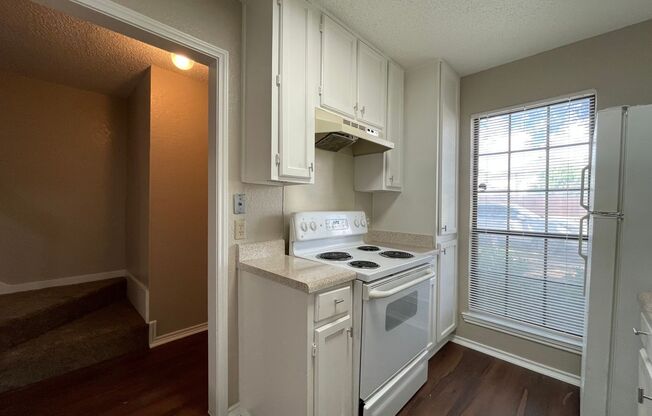 AVAILABLE NOW 2 BEDROOM 1.5 BATH TOWNHOME IN SW FORT WORTH