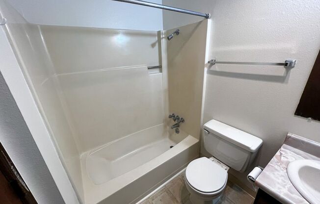 1 bed, 1 bath, $995, Unit 5208-A