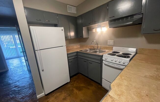 Broadway Apartments! *** FIRST MONTH RENT FREE WITH 12 MONTH LEASE SIGNING ***