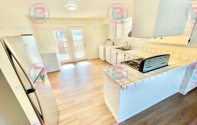 Charming 2-Bedroom Home with Amenities and Outdoor Retreats
