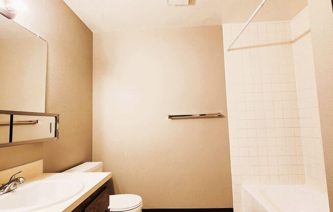 1 bed, 1 bath, 643 sqft, $1,275, Unit 227