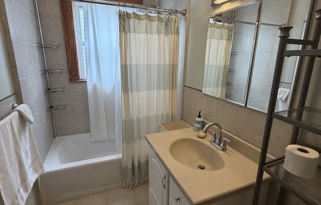2 beds, 1 bath, 1,200 sqft, $2,500, Unit 3