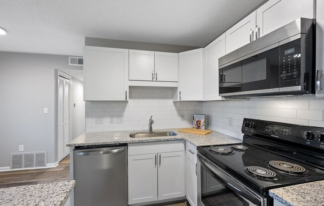 1 bed, 1 bath, 685 sqft, $1,425, Unit E01