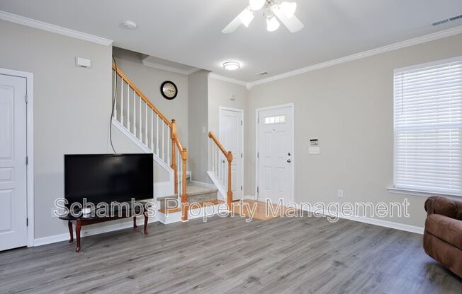 512 COLWICK LN