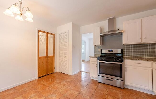 2 beds, 1 bath, $1,749