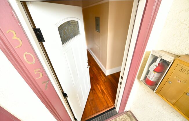 1p716 - 3055-3061 Adeline Street