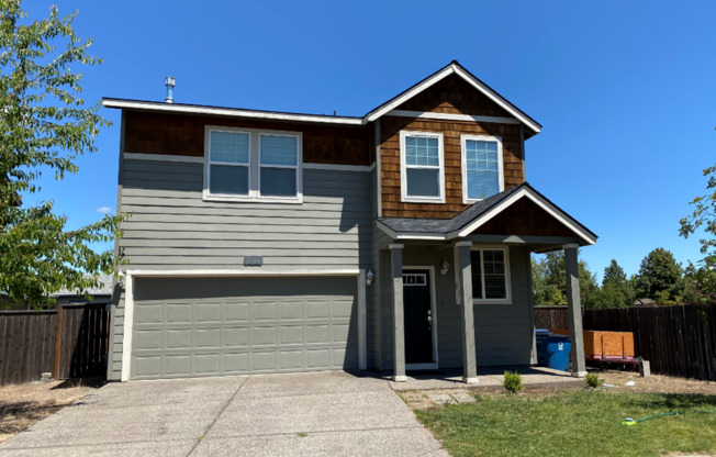 Spacious 4 Bed/2.5 Bath Single Family Home in NE Bend