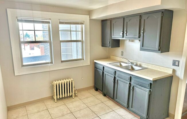 2 beds, 1 bath, 700 sqft, $900, Unit DM301