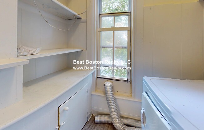 22 LYLE ST