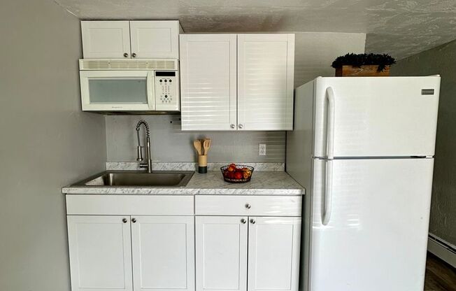 Studio, 1 bath, 270 sqft, $775, Unit 23