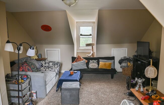 3 beds, 1 bath, $1,695