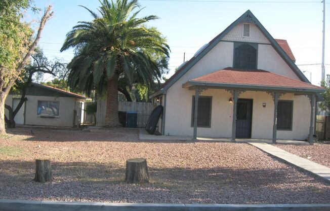 1 bed, 1 bath, $1,095, Unit Casita