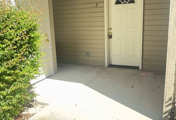 Upstairs Apartment with 2 Bedrooms and 2 Bathrooms