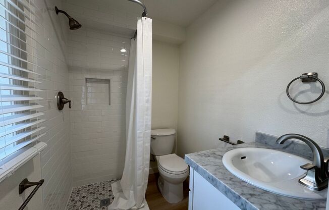 3 beds, 2 baths, 1,020 sqft, $6,499, Unit House