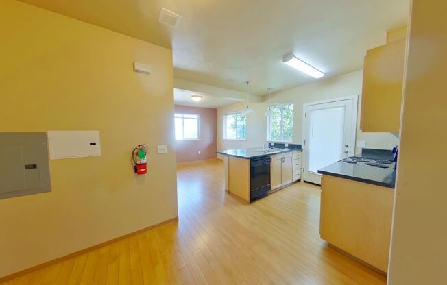 3 beds, 1.5 baths, 848 sqft, $2,400, Unit 307