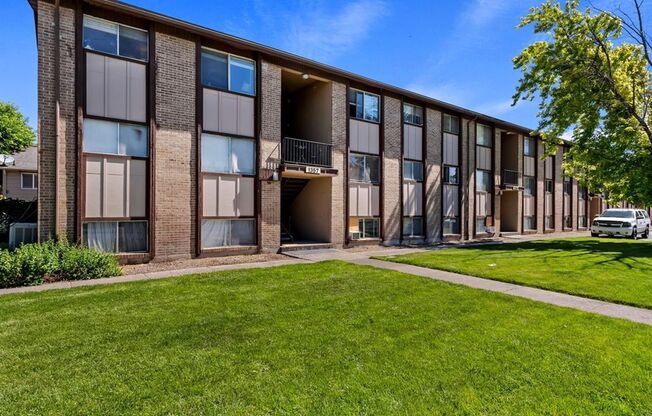 1355 N REDWOOD RD