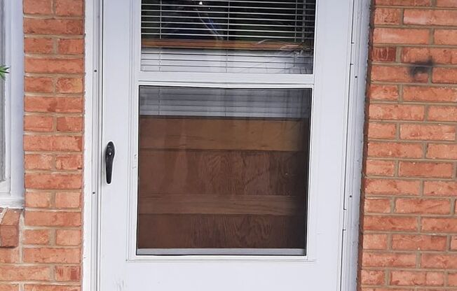 2 beds, 1 bath, 903 sqft, $1,150, Unit B-10