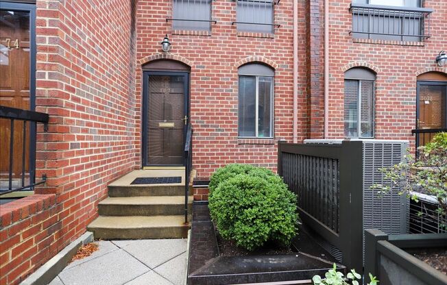 Updated townhome in popular Paper Mill Court. Walk to Georgetown Waterfront and more!