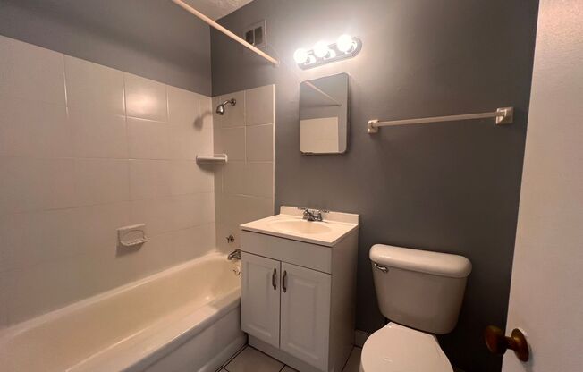 1 bed, 1 bath, $995, Unit 305