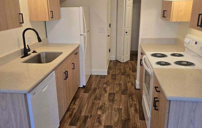 Winfou06-Columbia Village Apartments