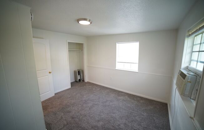 2 beds, 1 bath, 750 sqft, $875, Unit Apt 2