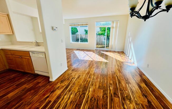 Amazing 3-Bedroom 2.5-Bathroom Townhouse in Beaverton, Attached Garage, Private Patio