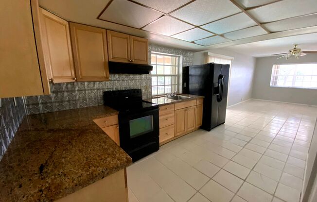 Great 2 Bedroom Home in the Heart of Plantation