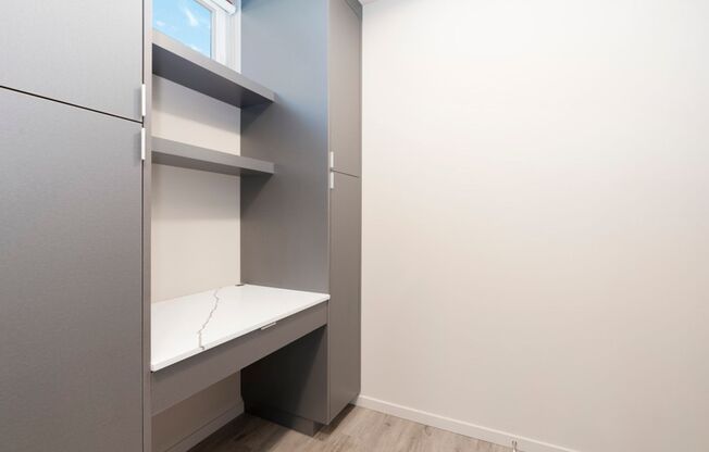 Studio, 1 bath, 298 sqft, $1,450, Unit 605