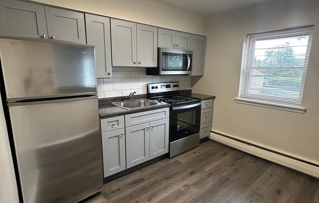 1 bed, 1 bath, 700 sqft, $1,325, Unit B206