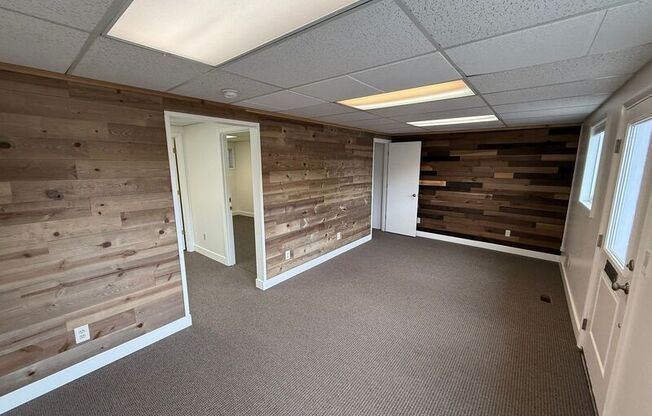 1367 COMMERCIAL ST SE