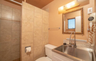 1 bed, 1 bath, 220 sqft, $800, Unit #25