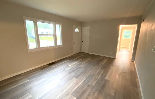 Newly Renovated 3 Bedroom, 1 Bath Home in Peoria!