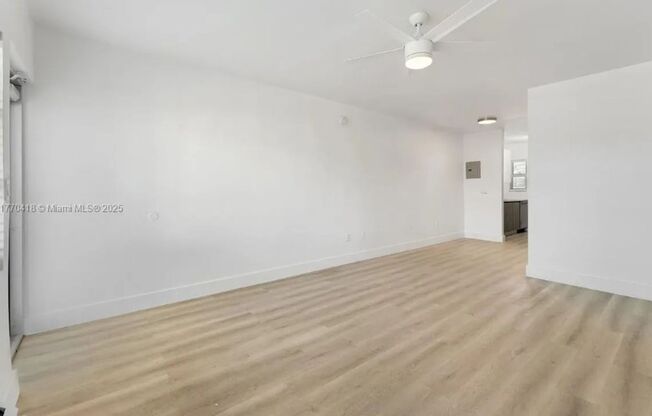 Studio, 1 bath, 400 sqft, $1,900, Unit Unit 03