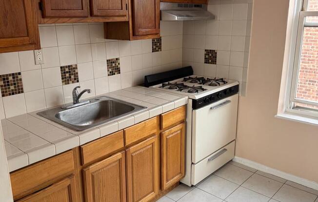 537 E 83 ST