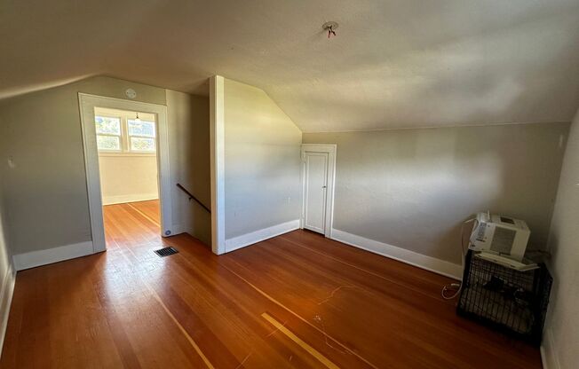 3 beds, 1 bath, $3,200