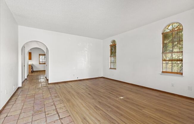 Private Pool and Spa in a 3 Bedroom with New Floors, New Paint