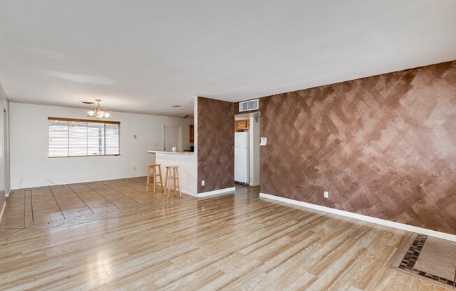 5 BEDROOM 2 BATH HOME MINUTES FROM ASU!