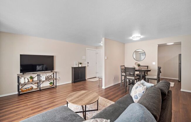 2 beds, 1 bath, $2,000, Unit # 4