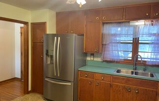 3 beds, 1 bath, $1,250