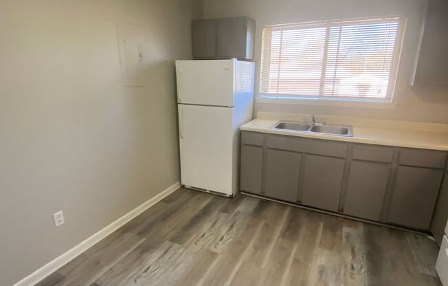 2 beds, 1 bath, $700, Unit Bldg 1 Apt H